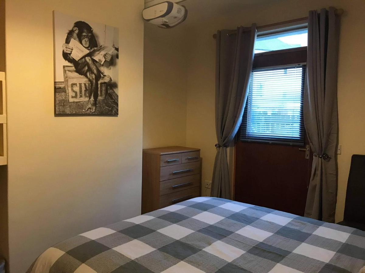 No 5 Newly Refurbished 4 Bedroom House Cononbridge エクステリア 写真