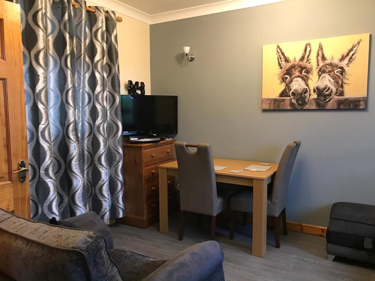 No 5 Newly Refurbished 4 Bedroom House Cononbridge エクステリア 写真