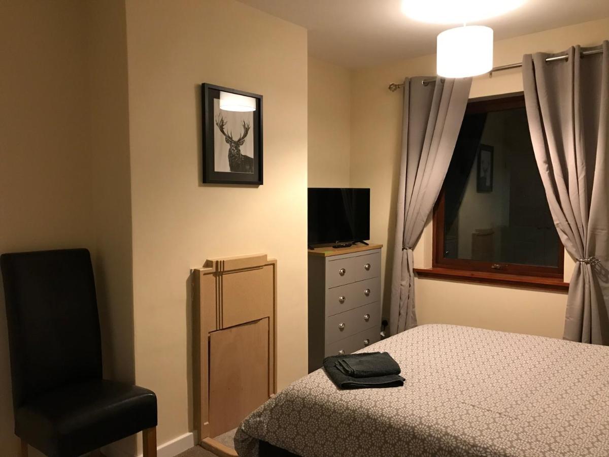 No 5 Newly Refurbished 4 Bedroom House Cononbridge エクステリア 写真