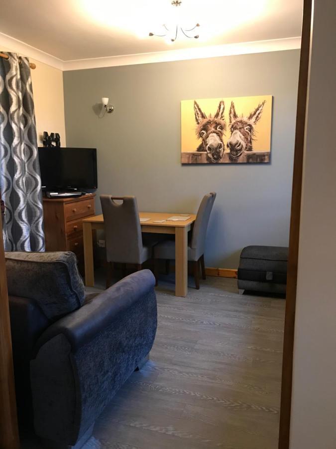No 5 Newly Refurbished 4 Bedroom House Cononbridge エクステリア 写真